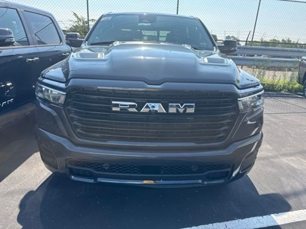 New 2026 Ram 1500 LARAMIE CREW CAB 4X4 5'7 BOX Pickup