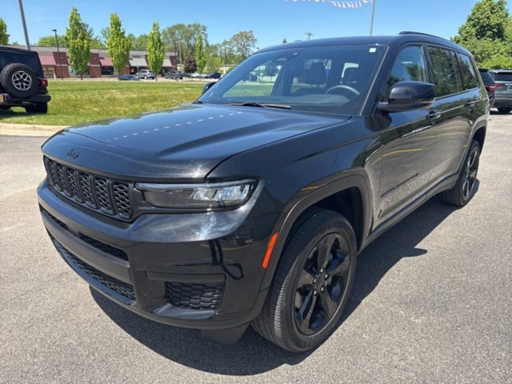 Used 2023 Jeep Grand Cherokee L Laredo SUV