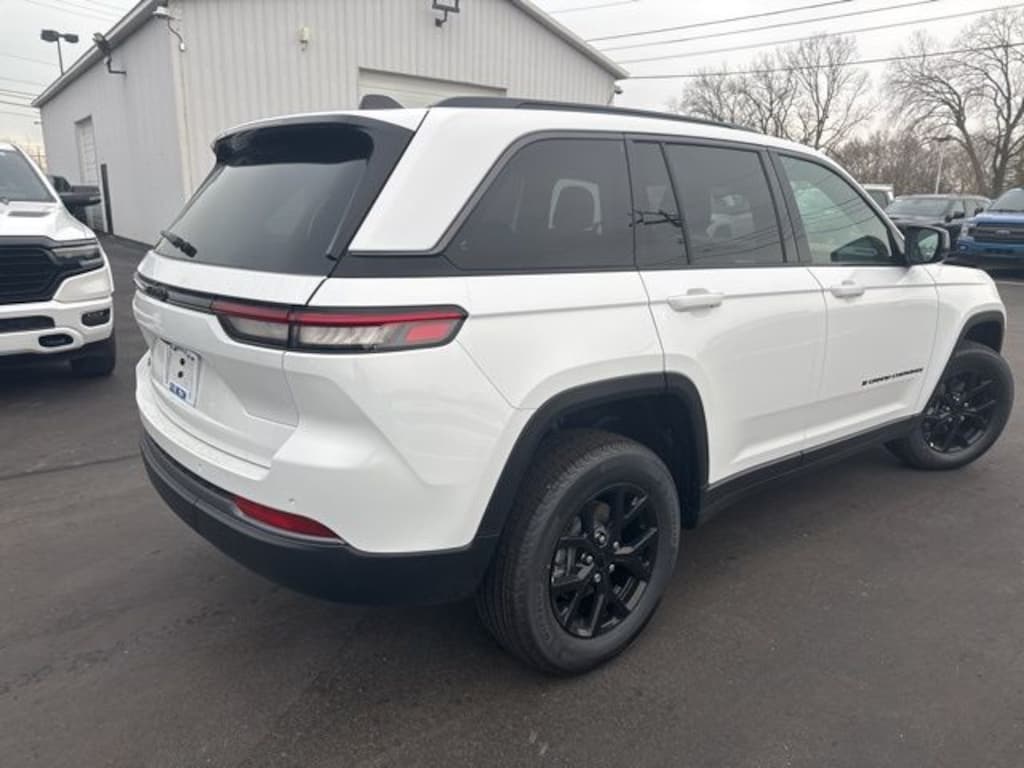 New 2026 Jeep Grand Cherokee LAREDO ALTITUDE 4X4 Sport Utility