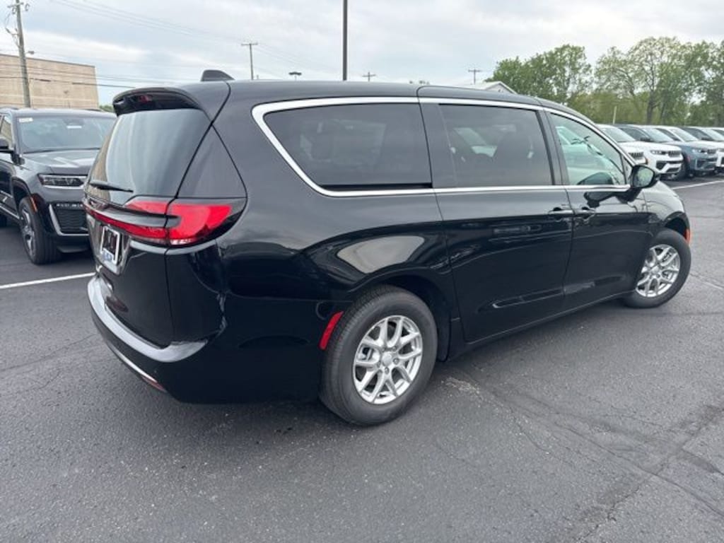 New 2027 Chrysler Pacifica SELECT Passenger Van