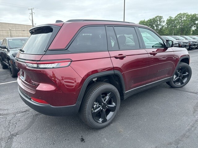 2025 Jeep Grand Cherokee Limited photo 4