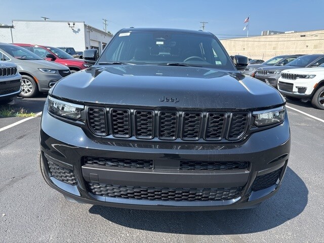 2025 Jeep Grand Cherokee Limited Sport photo 2