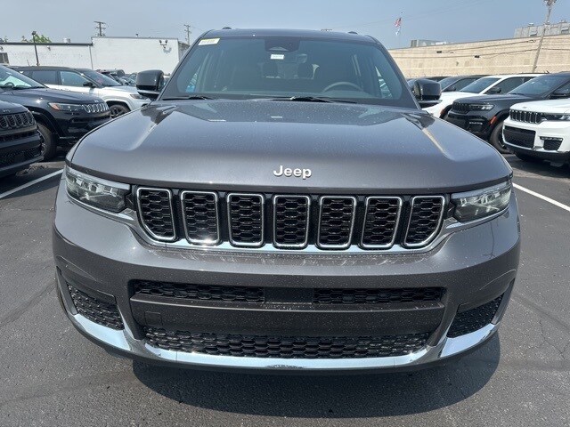 2025 Jeep Grand Cherokee Limited photo 2