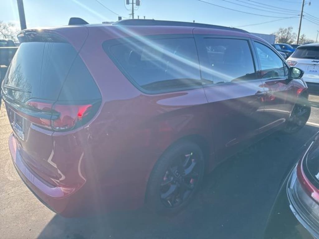 New 2026 Chrysler Pacifica SELECT Passenger Van