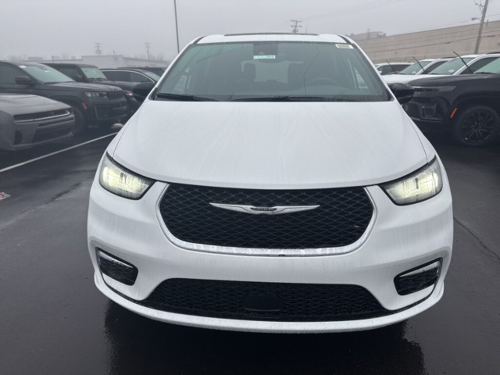 New 2026 Chrysler Pacifica LIMITED Passenger Van