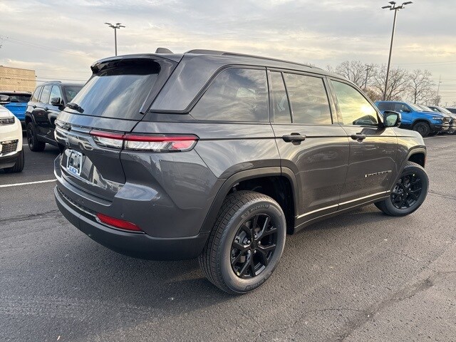 2025 Jeep Grand Cherokee Altitude photo 4