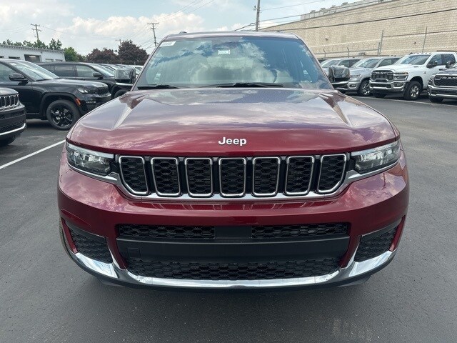 2025 Jeep Grand Cherokee Limited photo 2