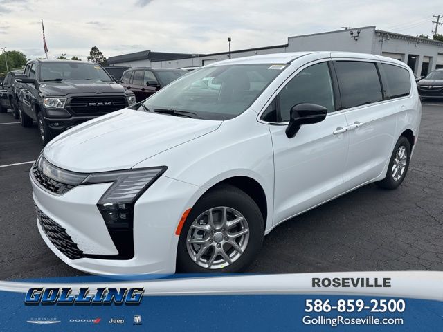 2027 Chrysler Pacifica Select's photo