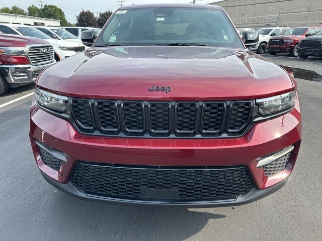 Used 2024 Jeep Grand Cherokee Altitude with VIN 1C4RJHAG8RC260592 for sale in Bloomfield, MI