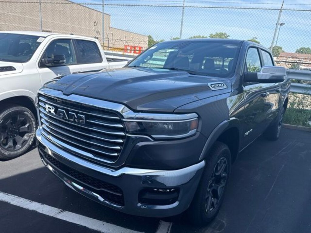 New 2026 Ram 1500 LARAMIE CREW CAB 4X4 5'7 BOX Pickup