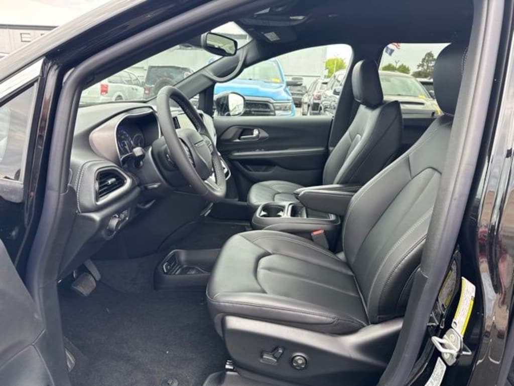 New 2027 Chrysler Pacifica SELECT AWD Passenger Van