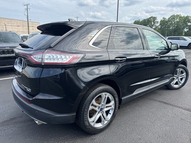 2018 Ford Edge Titanium photo 2