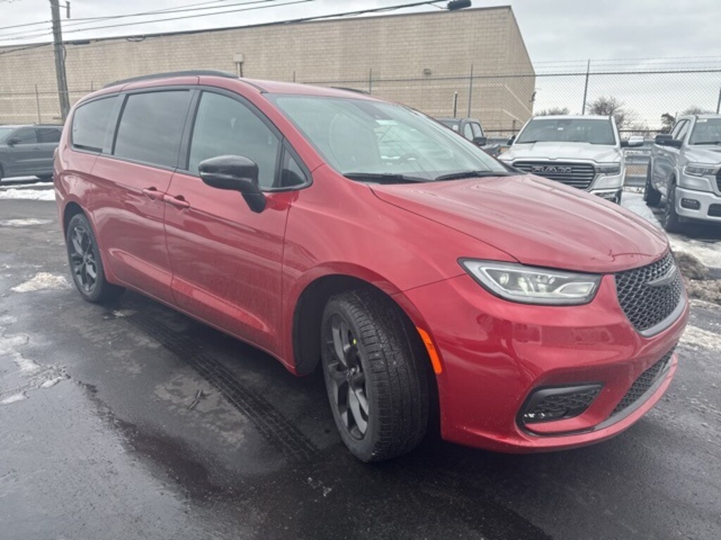 New 2026 Chrysler Pacifica SELECT AWD Passenger Van
