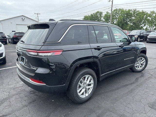 2025 Jeep Grand Cherokee Laredo photo 4