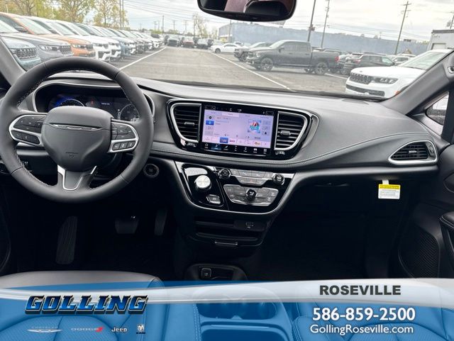 2027 Chrysler Pacifica Select AWD's photo