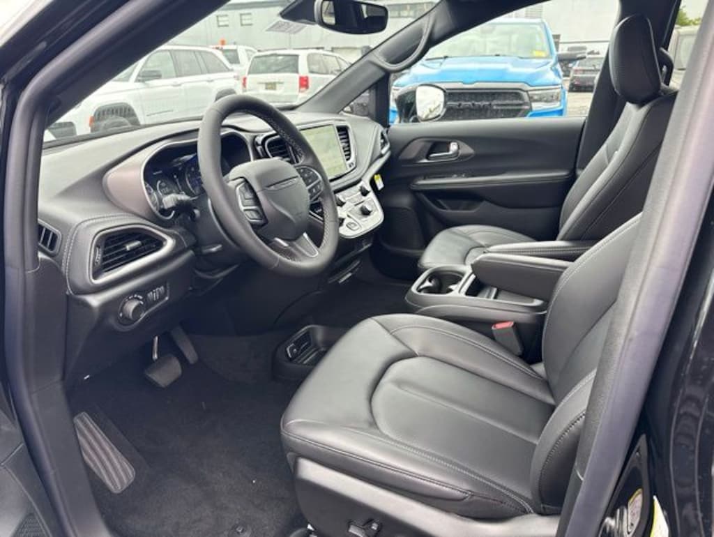 New 2027 Chrysler Pacifica SELECT AWD Passenger Van