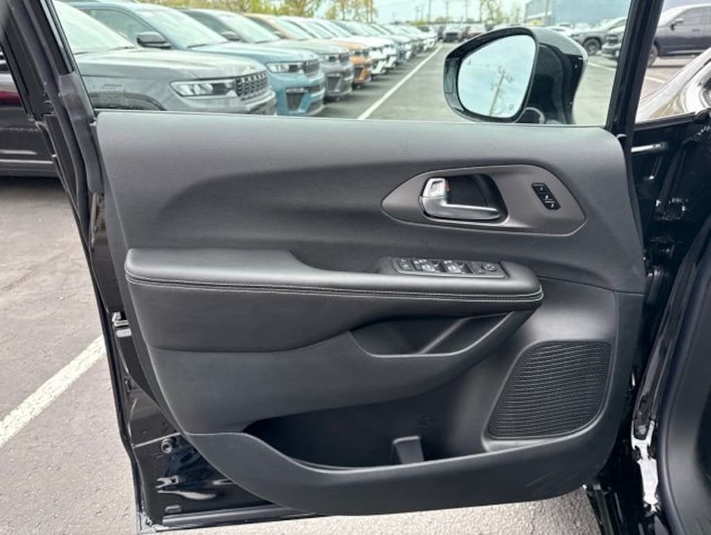 New 2027 Chrysler Pacifica SELECT AWD Passenger Van