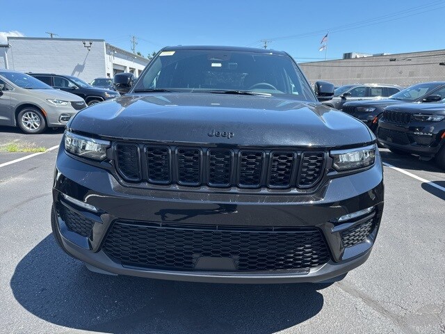 2025 Jeep Grand Cherokee Limited photo 2