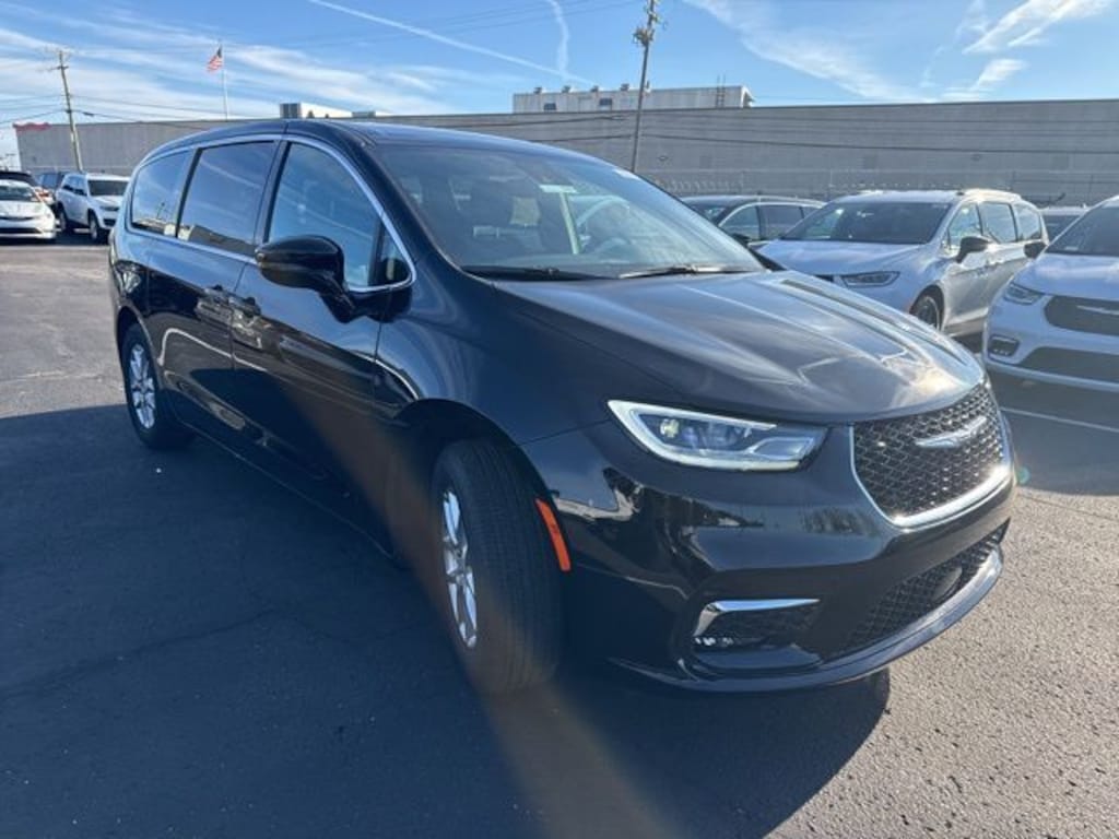 New 2026 Chrysler Pacifica SELECT Passenger Van