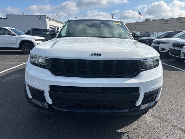 Certified 2023 Jeep Grand Cherokee L Limited with VIN 1C4RJKBGXP8722047 for sale in Roseville, MI