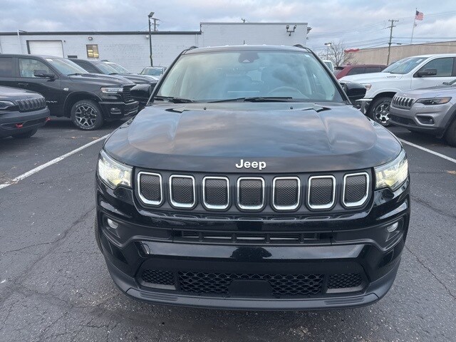 2022 Jeep Compass Latitude photo 2