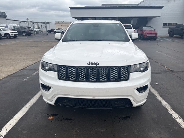 2020 Jeep Grand Cherokee Laredo photo 2