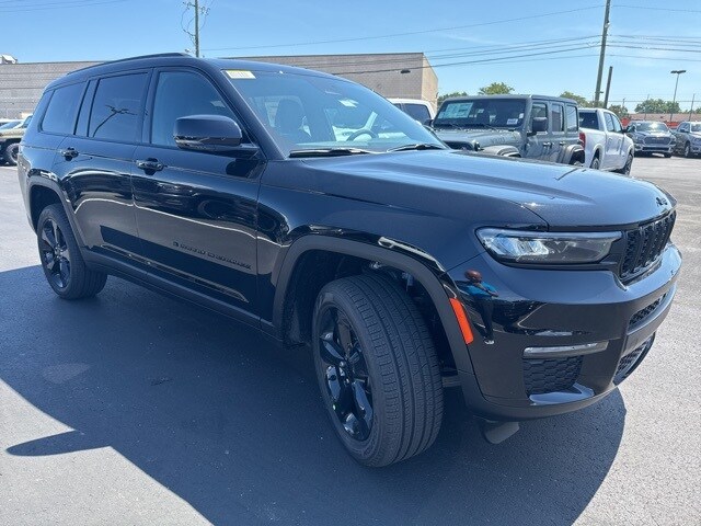 2025 Jeep Grand Cherokee Limited Sport photo 3