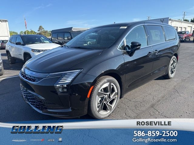 2027 Chrysler Pacifica Limited's photo
