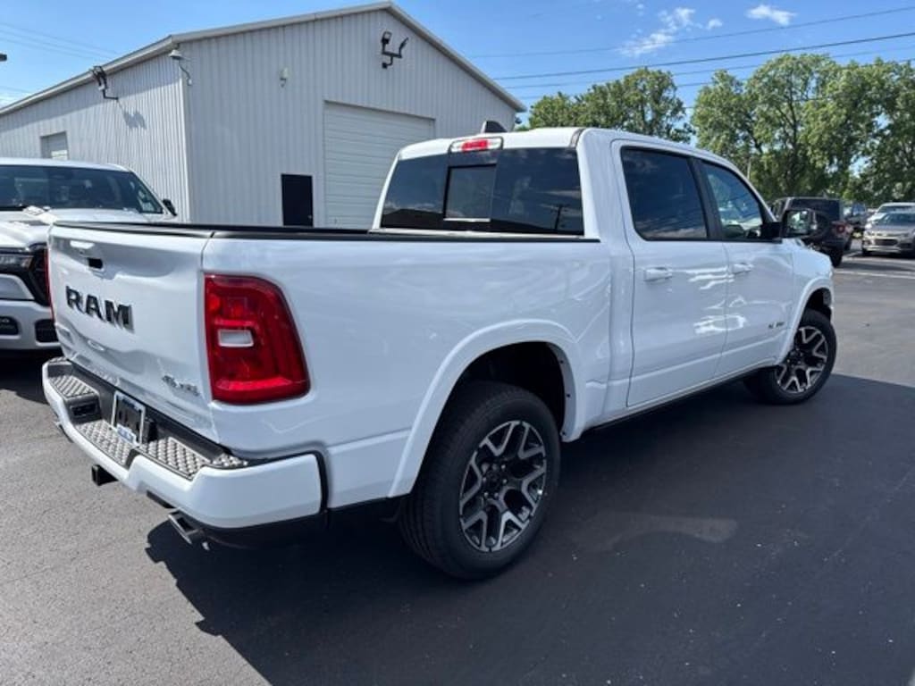 New 2026 Ram 1500 LARAMIE CREW CAB 4X4 5'7 BOX Pickup