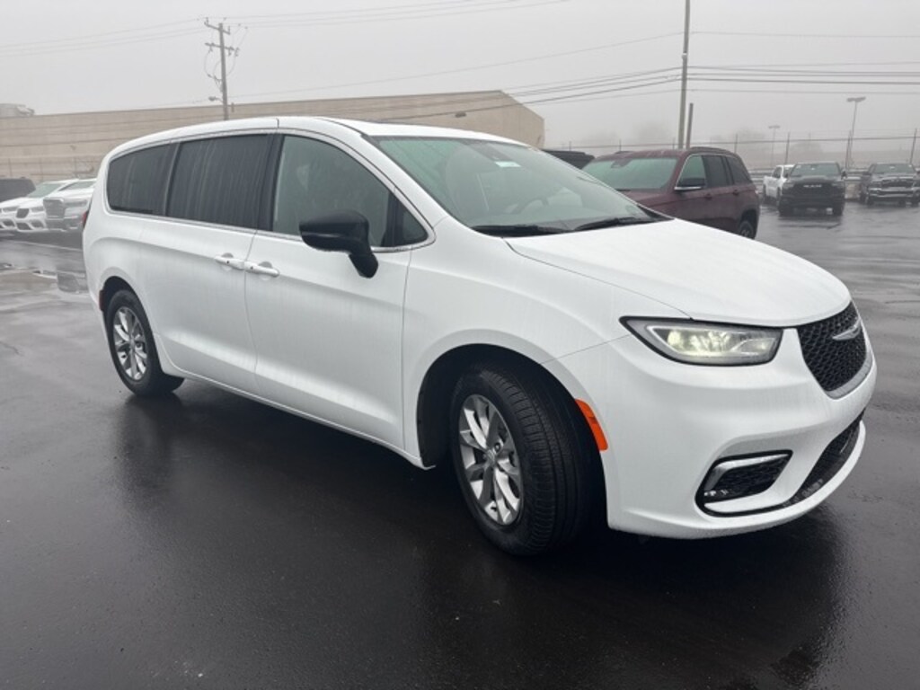 New 2026 Chrysler Pacifica LIMITED Passenger Van