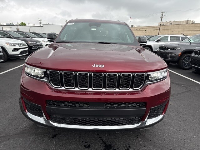 2025 Jeep Grand Cherokee Limited photo 2