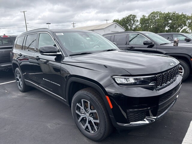 2025 Jeep Grand Cherokee Limited photo 3
