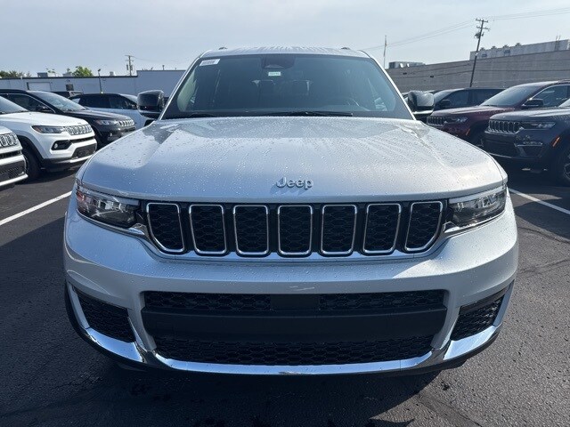 2025 Jeep Grand Cherokee Limited photo 2
