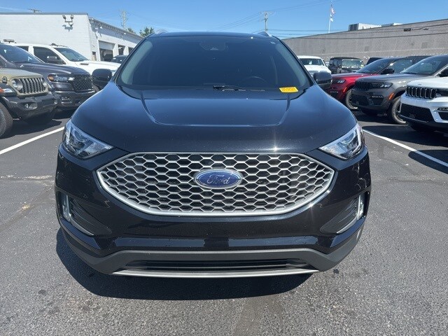 2023 Ford Edge SEL photo 2