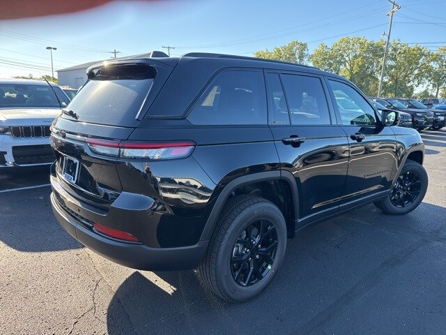 2025 Jeep Grand Cherokee Altitude photo 4