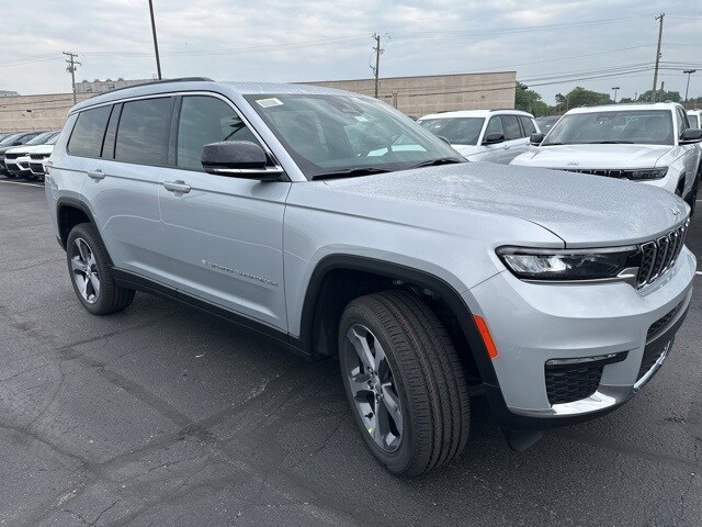 2025 Jeep Grand Cherokee Limited photo 3
