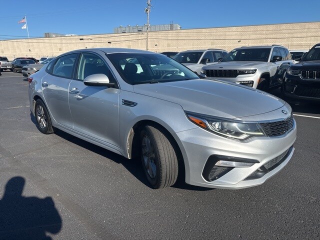 2020 Kia Optima LX photo 2