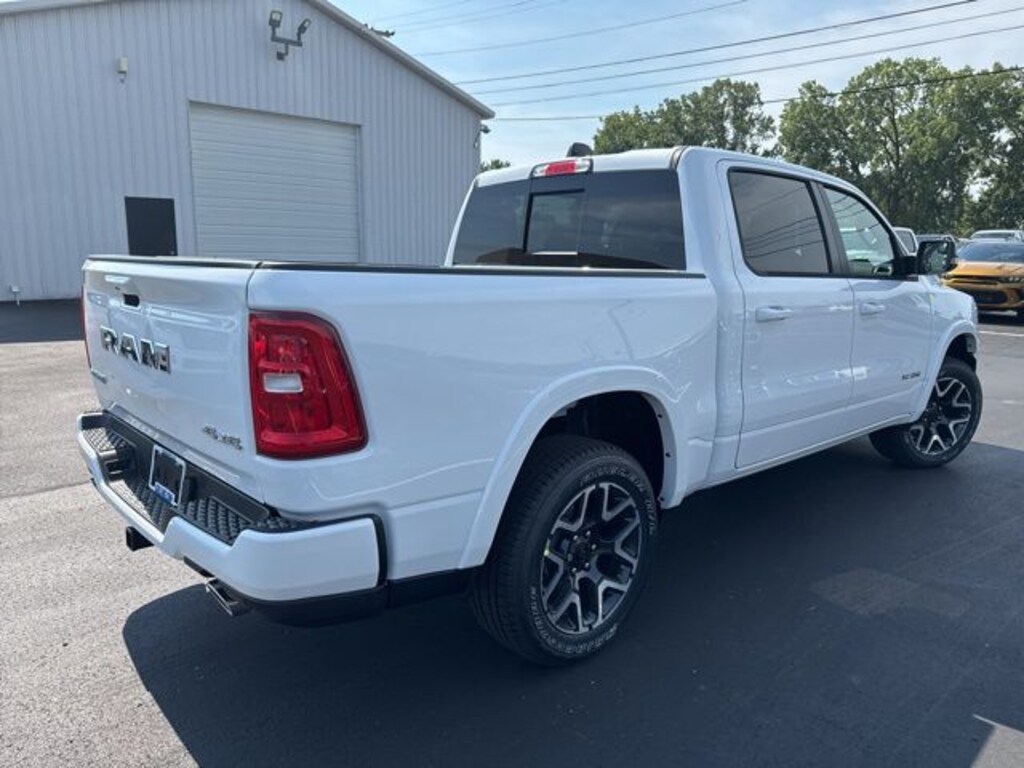 New 2026 Ram 1500 LARAMIE CREW CAB 4X4 5'7 BOX Pickup