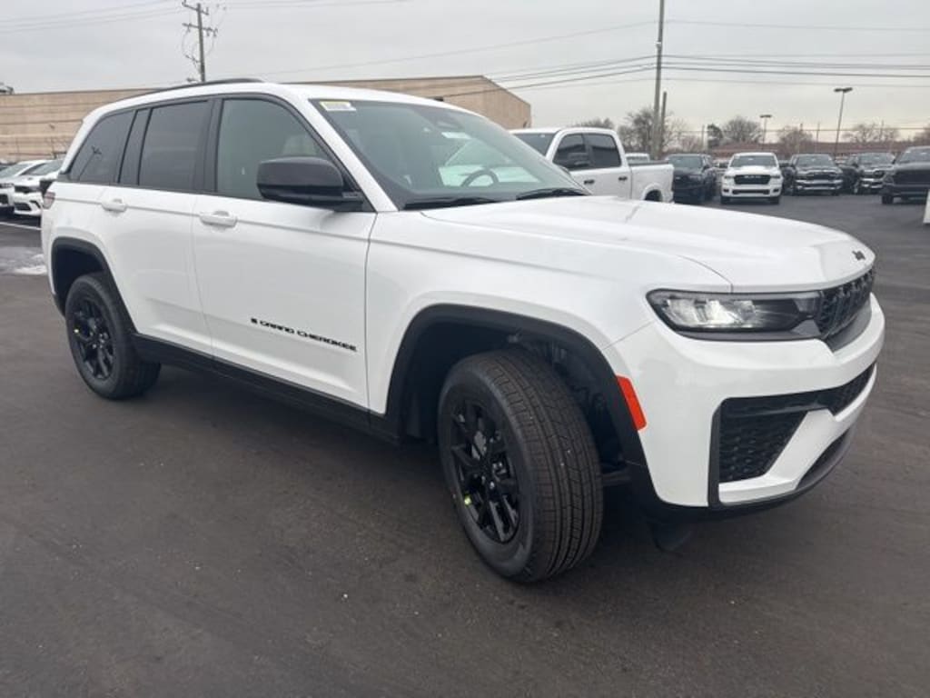 New 2026 Jeep Grand Cherokee LAREDO ALTITUDE 4X4 Sport Utility