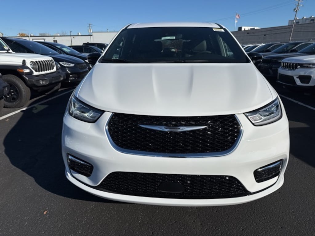 New 2026 Chrysler Pacifica SELECT AWD Passenger Van