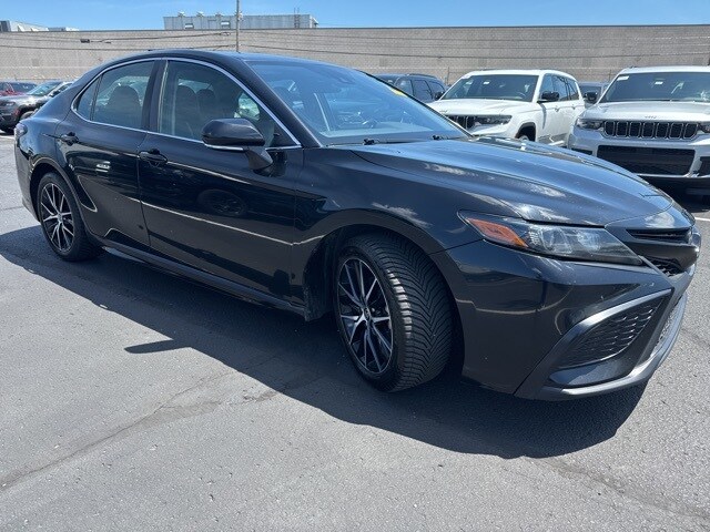 2021 Toyota Camry SE photo 3
