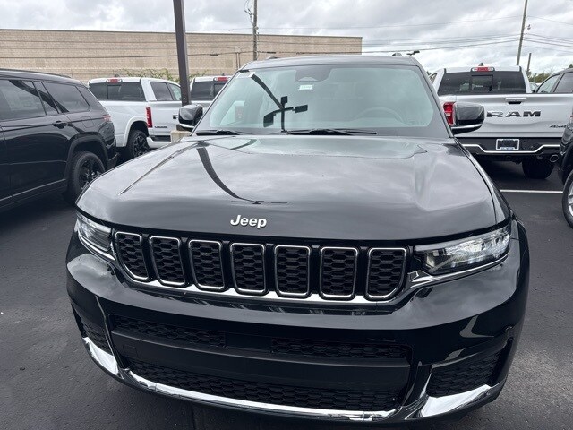 2025 Jeep Grand Cherokee Limited photo 2