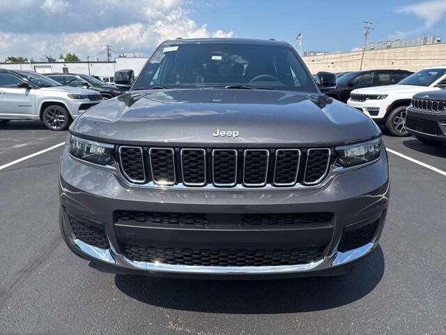 2025 Jeep Grand Cherokee Limited Sport photo 2
