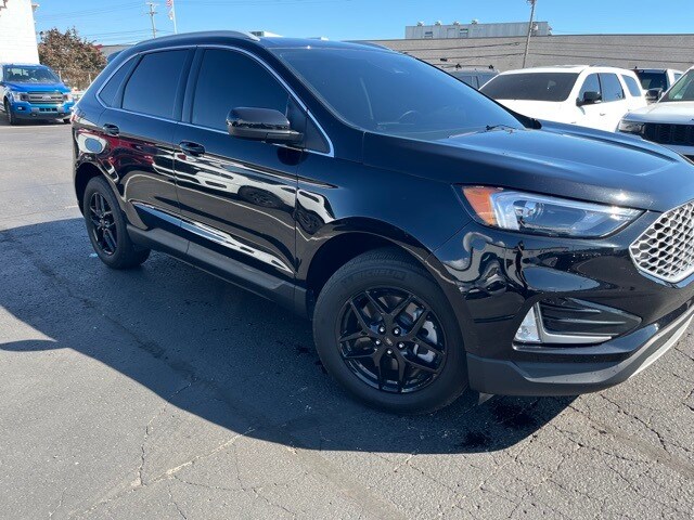 2024 Ford Edge SEL photo 2