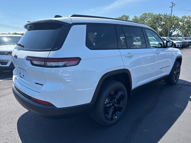 2025 Jeep Grand Cherokee Limited photo 2