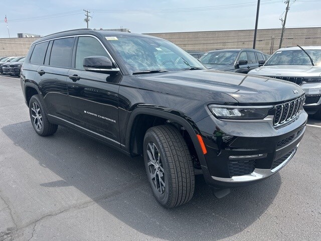 2025 Jeep Grand Cherokee Limited photo 3