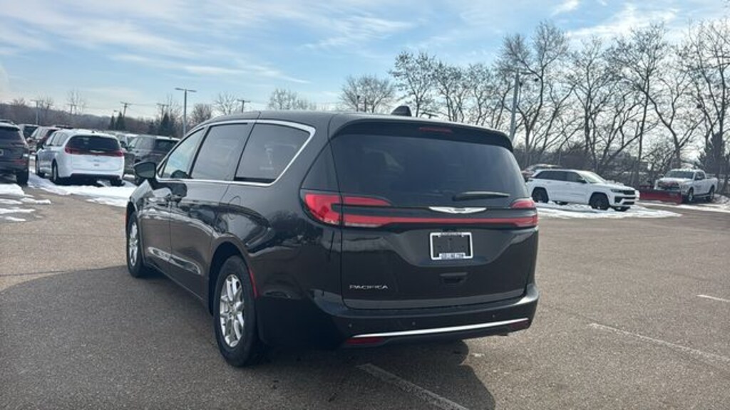 New 2026 Chrysler Pacifica SELECT Passenger Van