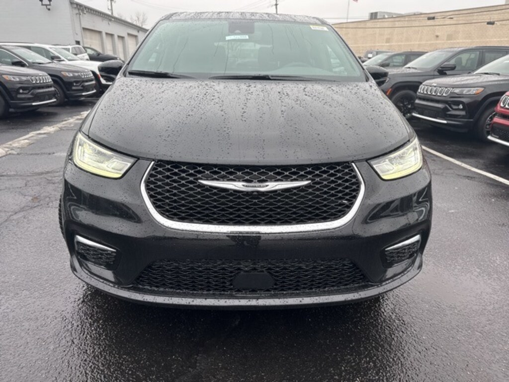 New 2026 Chrysler Pacifica SELECT AWD Passenger Van