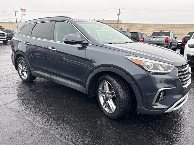 2018 Hyundai Santa Fe SE Ultimate photo 2