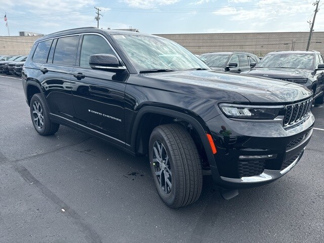 2025 Jeep Grand Cherokee Limited photo 3